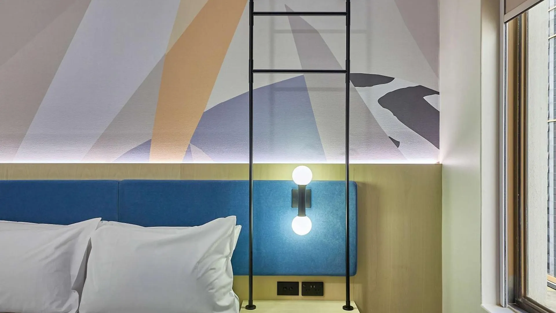 Hotel Ibis Perth 4*,