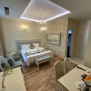 **** Hotel The Red Bricks Albanien