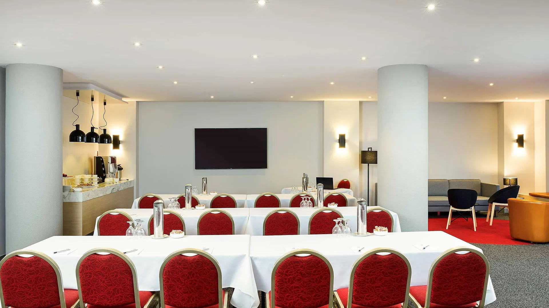 Hotel Ibis Perth 4*,